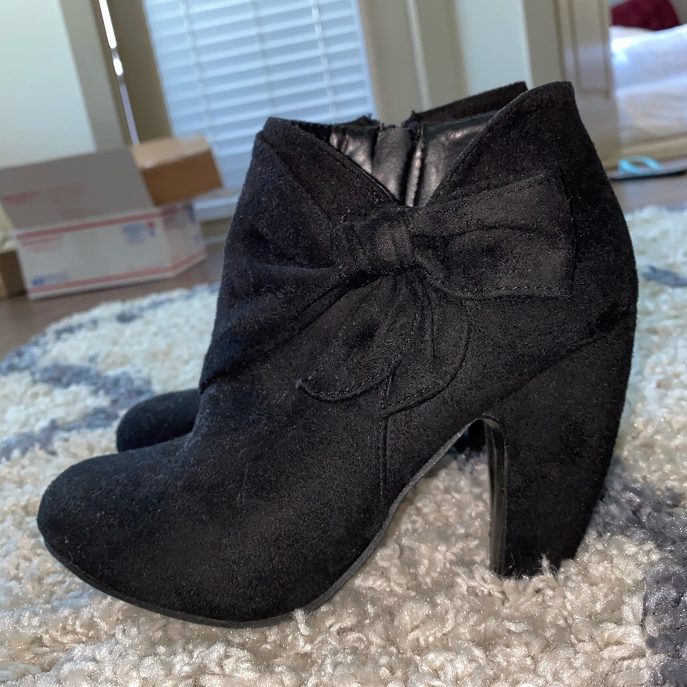 Black Bootie -Bow tie